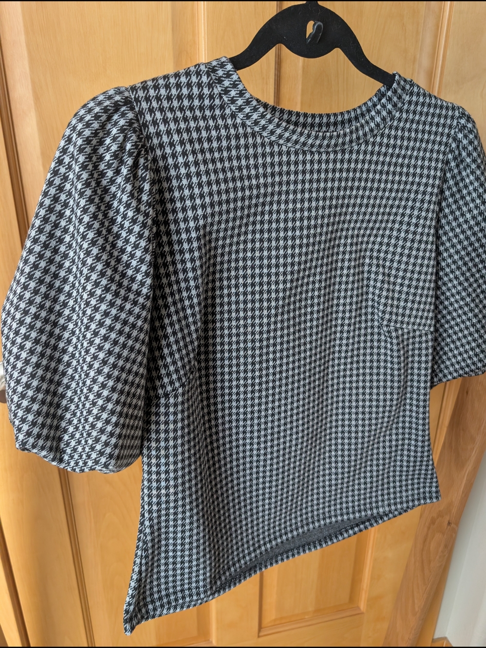 iris Black & Gray Houndstooth Blouse